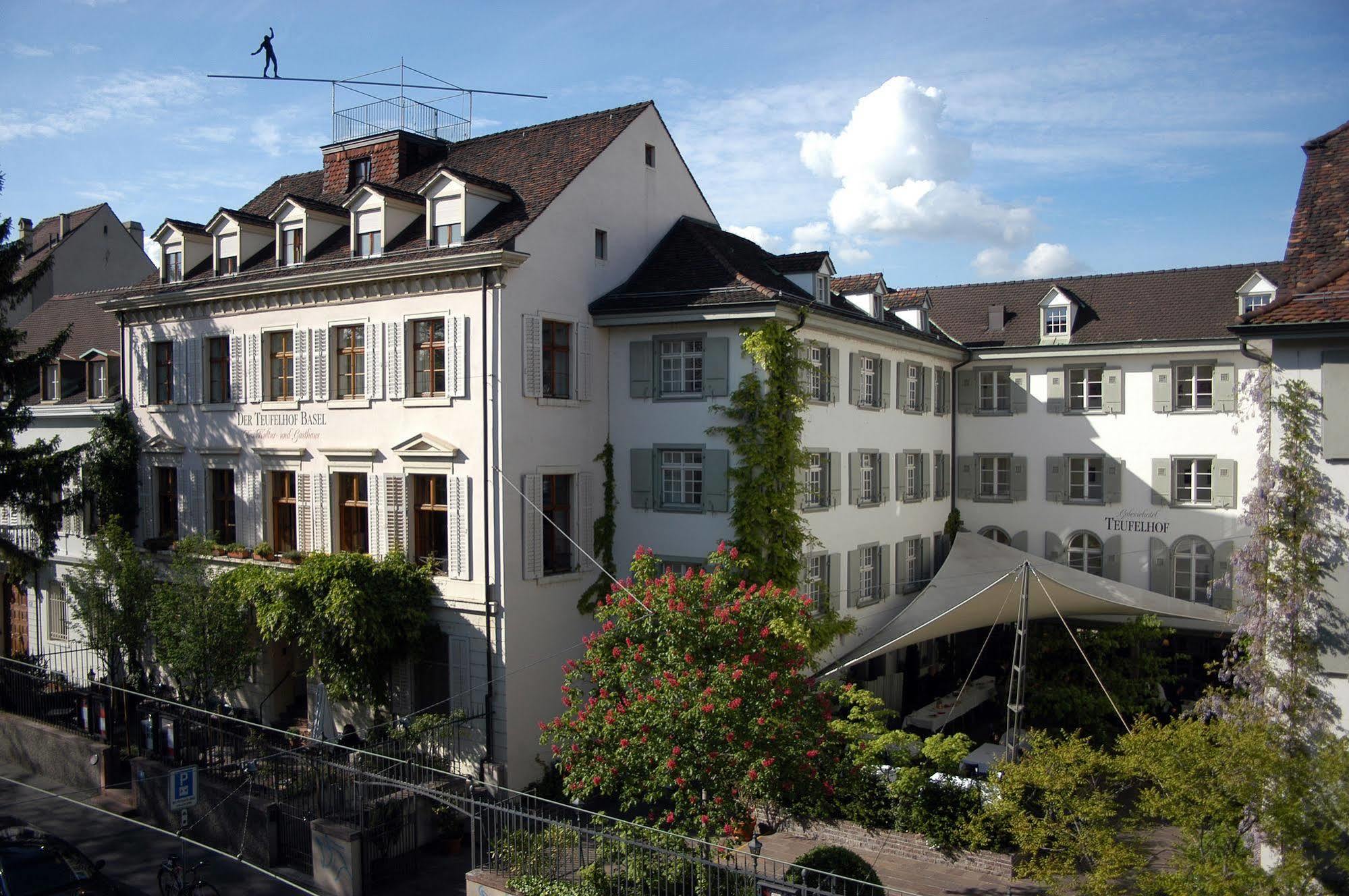 Gast - Und Kulturhaus Der Teufelhof Basel Hotell Exteriör bild